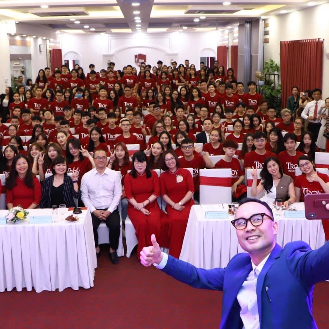 Thông báo Tuyển sinh Chương trình Cử nhân Quản trị kinh doanh (QHE80) Troy Khóa 20 niên khóa 2021-2025